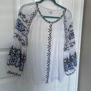 Peasant blouse with long sleeves. Blue embroidery